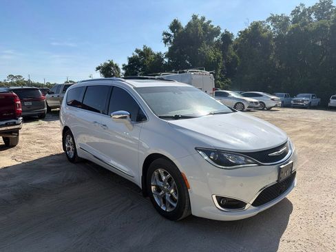 Certified 2019 Chrysler Pacifica Limited FWD image 3