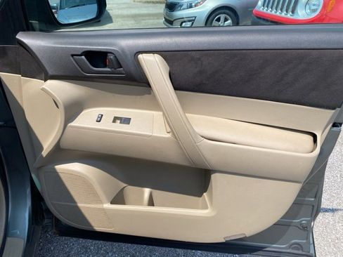 Used 2010 Toyota Highlander 4WD image 29