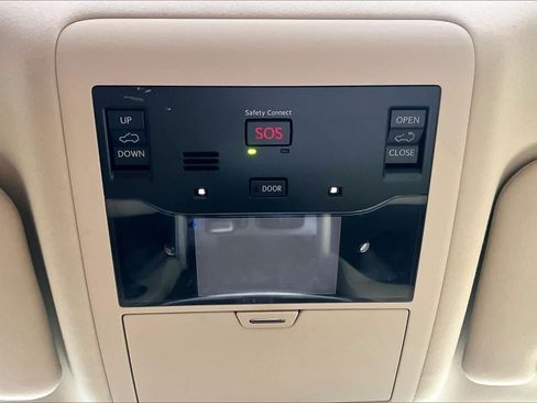 Used 2020 Lexus LX 570 4WD w/ Luxury Package image 36