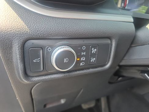 Used 2020 Ford Explorer XLT w/ Equipment Group 202A AWD/4WD image 17