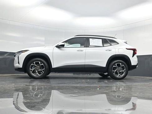 Used 2025 Chevrolet Trax LT image 51