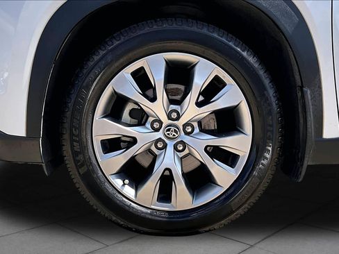 Used 2024 Toyota Grand Highlander AWD image 11