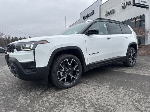 Used 2026 Jeep Cherokee Overland w/ Trailer Tow Group AWD/4WD image 6