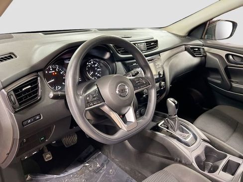 Used 2017 Nissan Rogue Sport S image 9