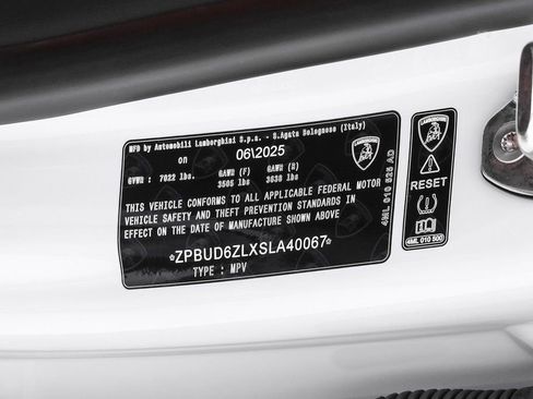 Used 2025 Lamborghini Urus SE image 73