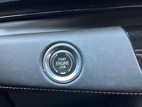 Used 2022 Cadillac Escalade Premium Luxury w/ LPO, Illumination Package AWD/4WD image 28