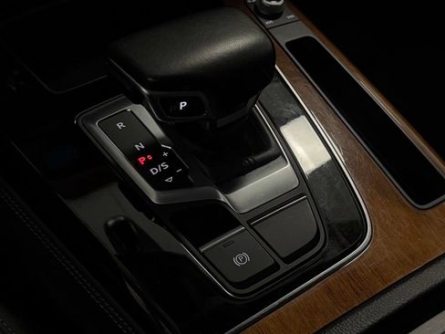 Used 2021 Audi Q5 e Premium Plus w/ Premium Plus Package AWD/4WD image 21