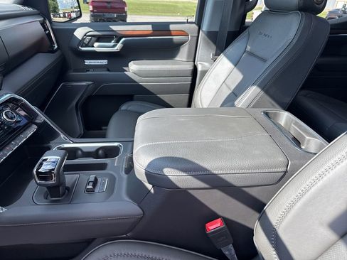 Used 2025 GMC Sierra 1500 Denali w/ Denali Reserve Package AWD/4WD image 19