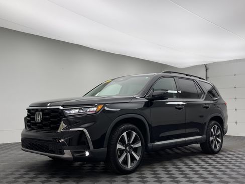 Used 2023 Honda Pilot Elite image 2