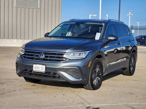 New 2024 Volkswagen Tiguan SE image 2