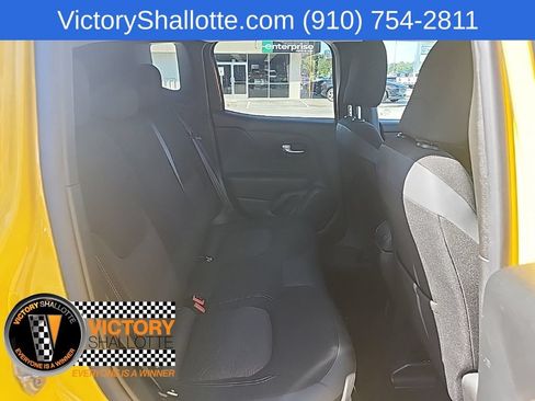 Used 2023 Jeep Renegade Latitude AWD/4WD image 31
