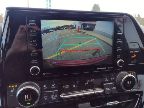 Used 2022 Toyota Highlander XSE image 27