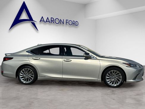 Used 2019 Lexus ES 300h w/ Accessory Package 2 image 6