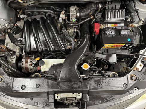 Used 2010 Nissan Versa Sedan FWD image 11