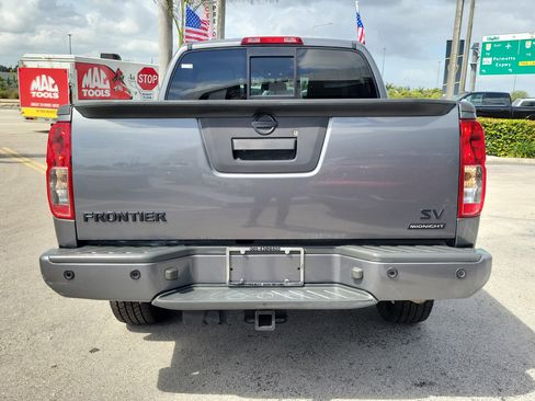 Used 2020 Nissan Frontier SV w/ Midnight Edition Floor Mats image 6