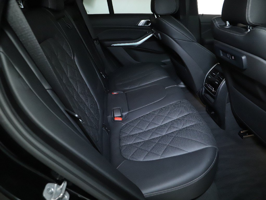 Used 2023 BMW X5 xDrive40i w/ Premium Package AWD/4WD image 38