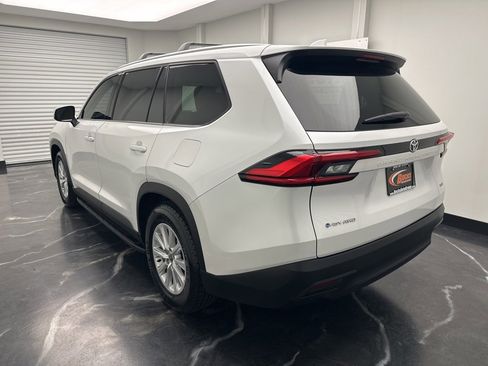 Used 2024 Toyota Grand Highlander XLE image 4