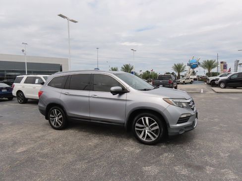 Used 2017 Honda Pilot Touring image 7
