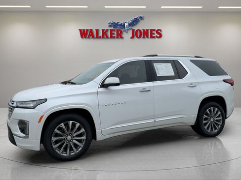 Used 2023 Chevrolet Traverse Premier image 9