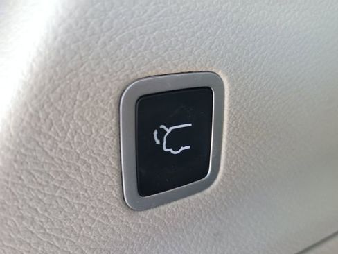 Used 2022 Chrysler Pacifica Touring-L w/ Uconnect Theater Family Group FWD image 12
