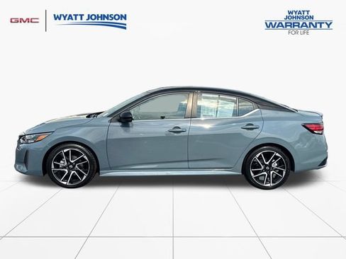Used 2025 Nissan Sentra SR w/ SR Premium Package FWD image 2
