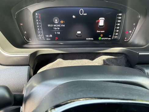 Used 2025 Honda Pilot Black Edition image 22