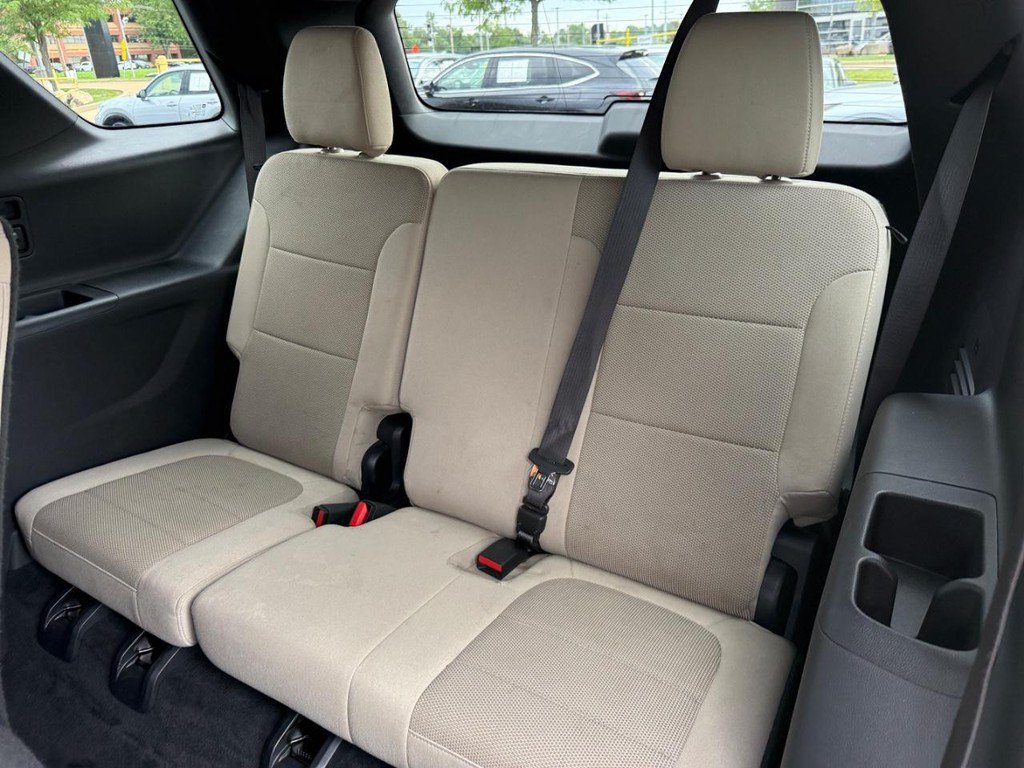 Used 2023 Chevrolet Traverse LS FWD image 13