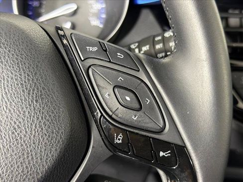 Used 2020 Toyota C-HR XLE FWD image 25