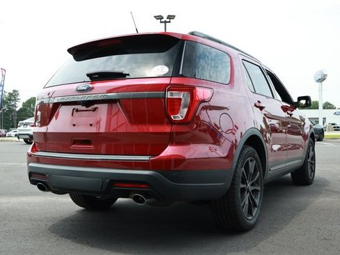 Used 2019 Ford Explorer XLT w/ Equipment Group 202A FWD image 4