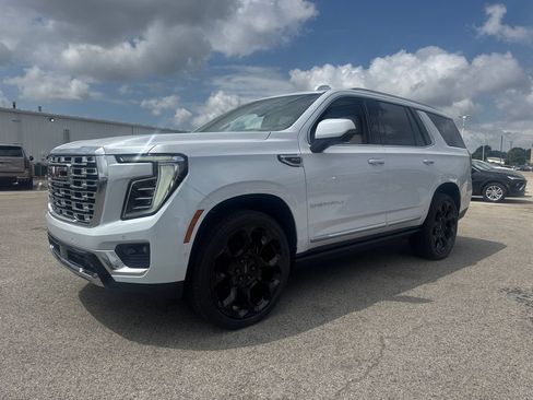 New 2026 GMC Yukon Denali w/ Denali Reserve Package AWD/4WD image 2