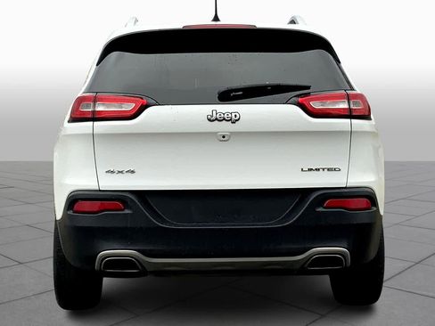 Used 2017 Jeep Cherokee Limited image 4