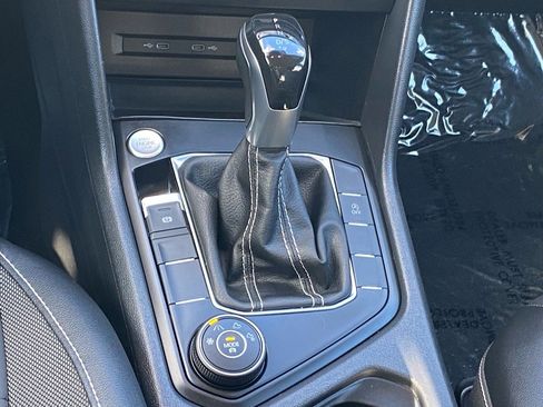 Certified 2022 Volkswagen Taos SE image 10