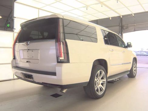 Used 2015 Cadillac Escalade ESV Luxury image 2