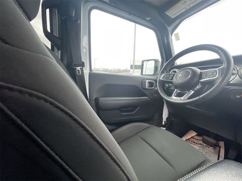 Used 2023 Jeep Gladiator Overland image 13
