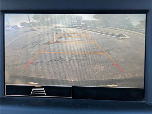 Used 2022 GMC Terrain SLE w/ Driver Convenience Package image 10