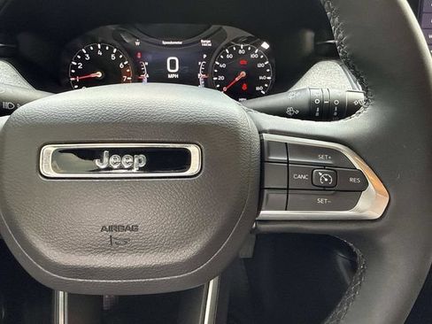 Used 2025 Jeep Compass Latitude AWD/4WD image 15