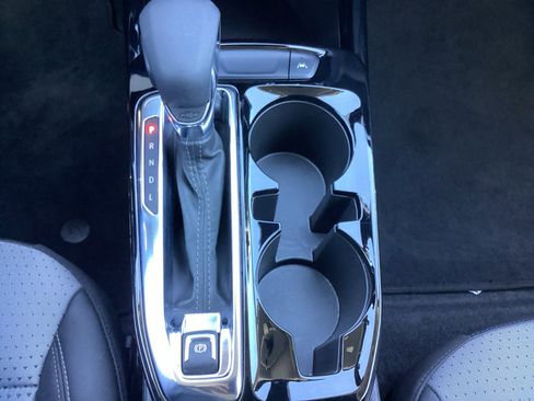 Used 2025 Chevrolet Trax LT w/ LT Convenience Package image 25