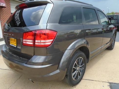 Used 2017 Dodge Journey SE w/ Flexible Seating Group image 3
