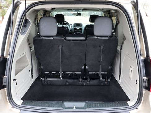 Used 2013 Chrysler Town & Country Touring image 14