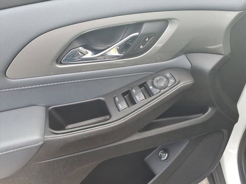 Used 2020 Chevrolet Traverse LT image 15