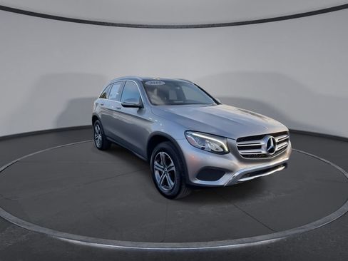 Used 2019 Mercedes-Benz GLC 300 4MATIC image 3