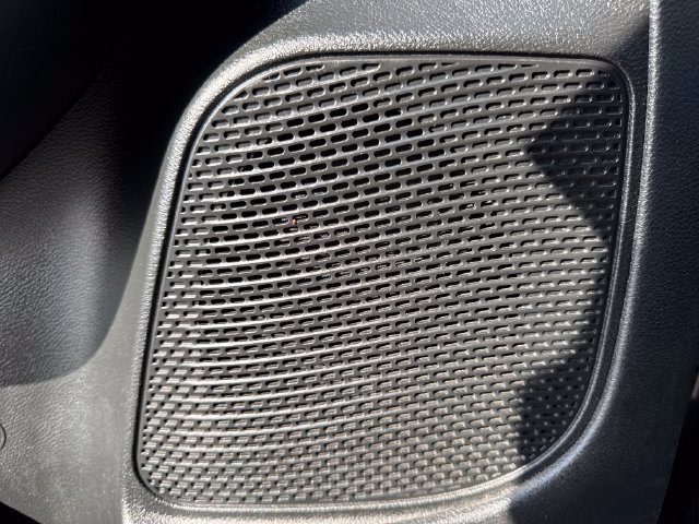 Used 2025 Chrysler Pacifica Select FWD image 12