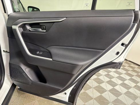Used 2022 Toyota RAV4 XLE FWD image 16