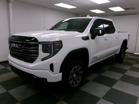 Used 2025 GMC Sierra 1500 AT4 AWD/4WD image 1