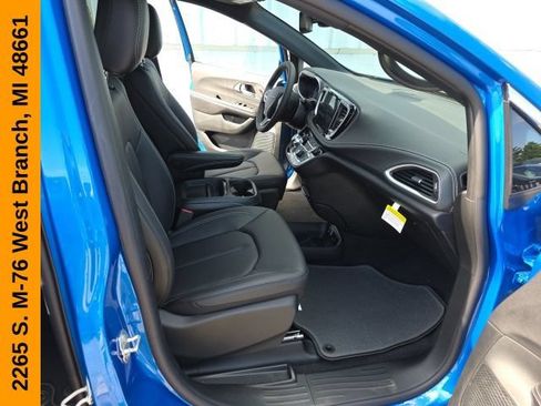 New 2027 Chrysler Pacifica Select AWD/4WD image 42
