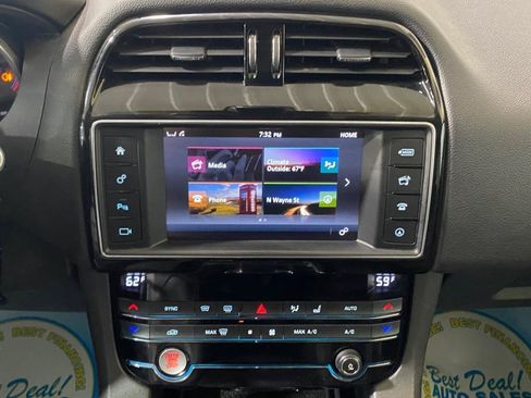 Used 2017 Jaguar F-PACE Prestige AWD/4WD image 17