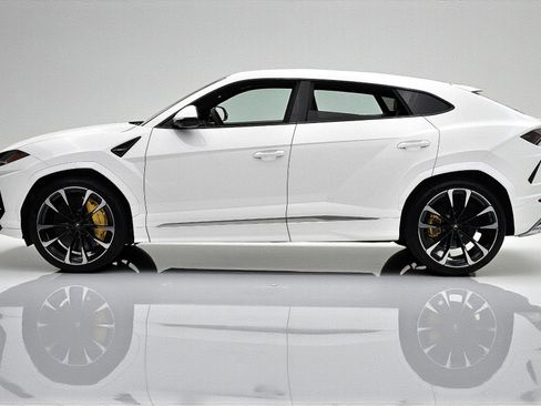 Used 2021 Lamborghini Urus image 3