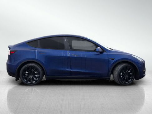 Used 2024 Tesla Model Y Long Range image 3