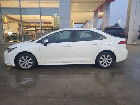 Used 2024 Toyota Corolla LE image 4