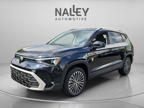 Certified 2025 Volkswagen Taos SE image 1